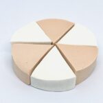 <br> <br>Spugnetta a spicchi trucco – Applicazione fondotinta precisa e niforme